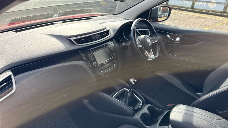 Nissan Qashqai 1.3 DiG-T Acenta Premium 5dr Petrol Hatchback